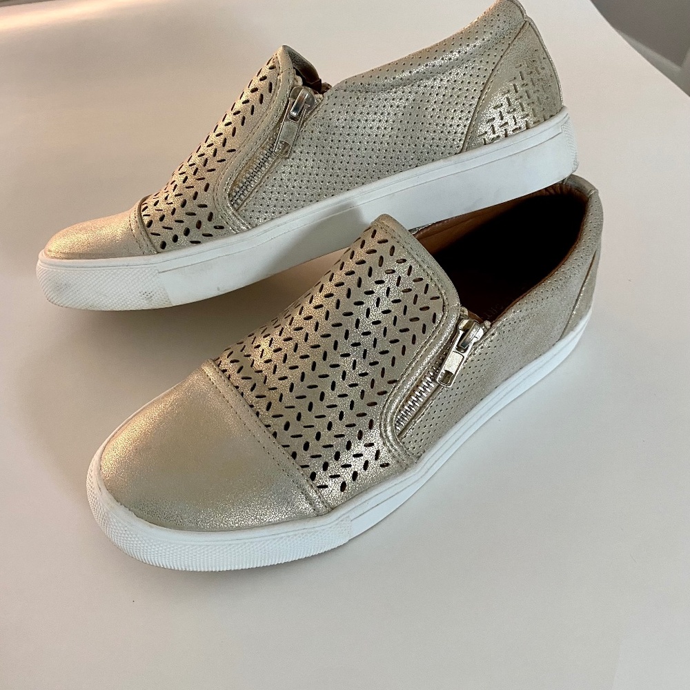 Report Alexa Slip on Sneakers Shoes